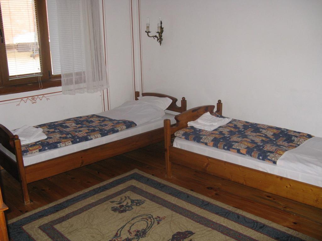 Family Hotel Kalina Koprivchtitsa Chambre photo