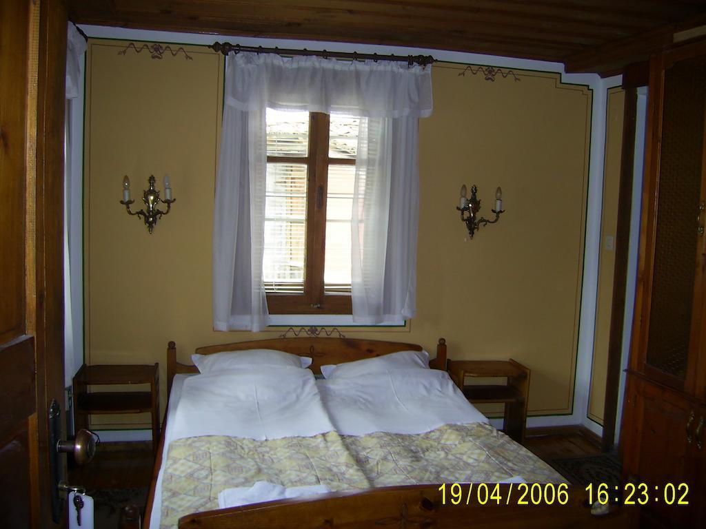 Family Hotel Kalina Koprivchtitsa Extérieur photo