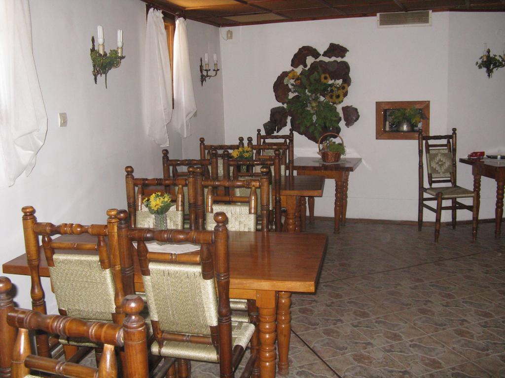 Family Hotel Kalina Koprivchtitsa Extérieur photo